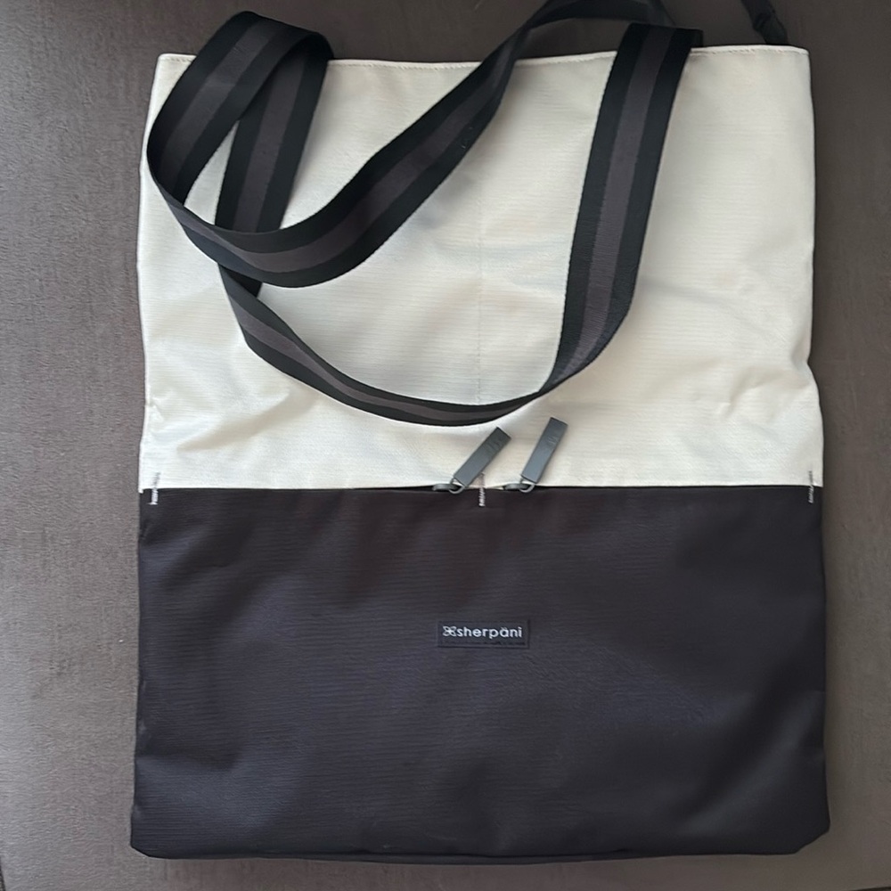 Sherpani Bag NWOT